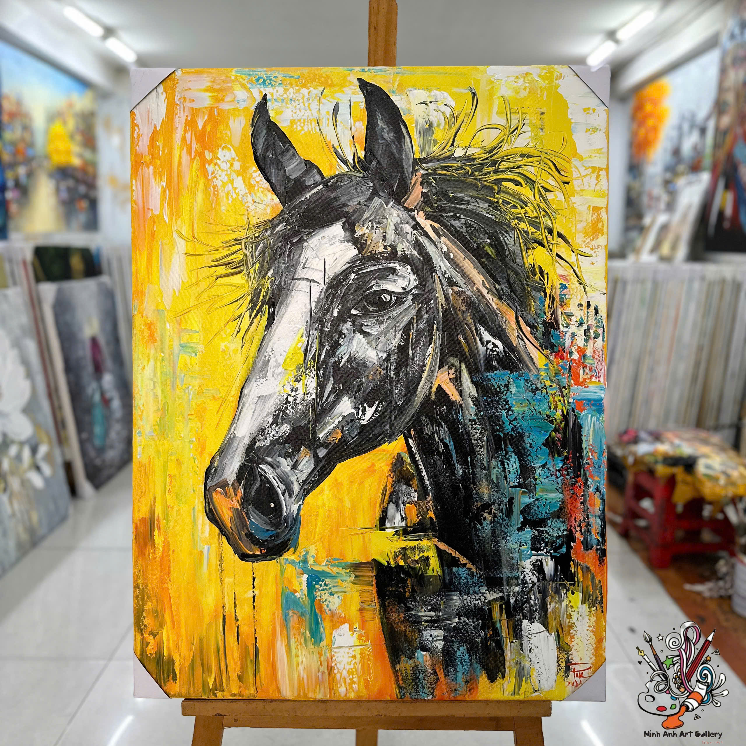 Tranh ngựa đen trừu tượng