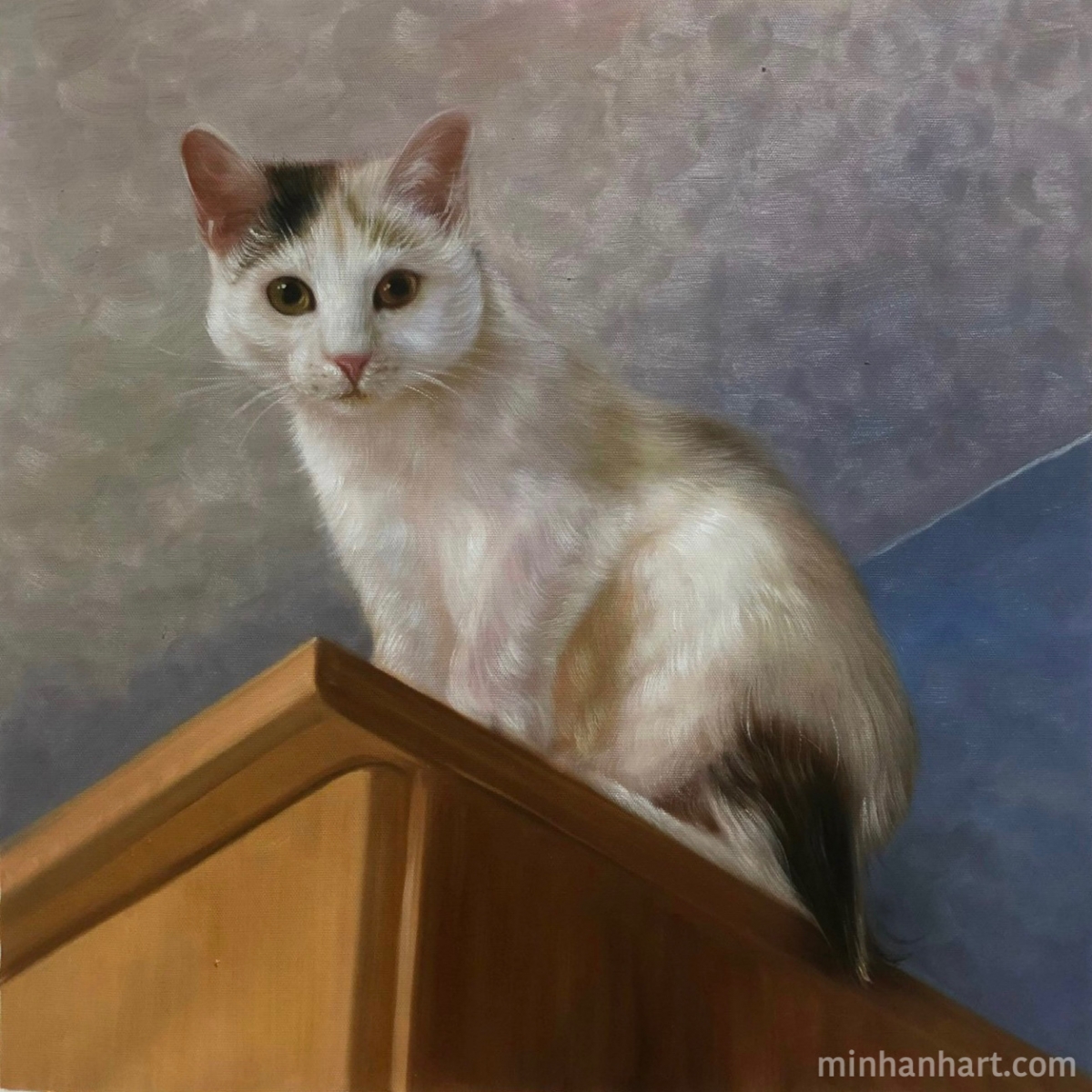 The Watchful Climber – A Cat Portrait Full of Curiosity and Character